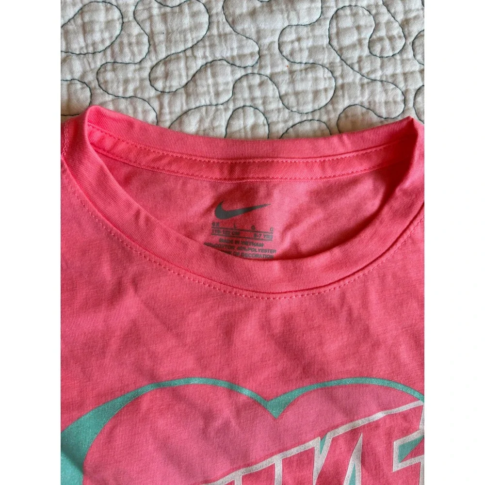 Nike Girls 2-Piece Set Pink Heart Graphic Tee Teal Mesh Shorts Size 6X - Picture 4 of 4